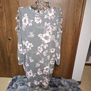 Lane Bryant dress size 18/20 thick T-shirt material. Flower detail Cold Shoulder